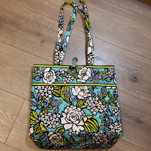 Vera Bradley Handbags - 3 for 15$ Vera Bradley tote.